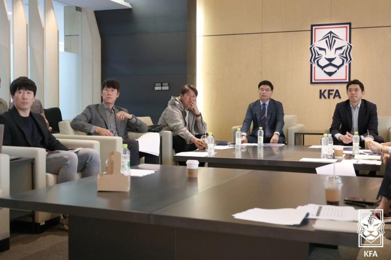 대한축구협회 국가대표전력강화위원회가 7일 남자 U23 축구대표팀 감독 선임을 위한 첫 회의를 가졌다. (대한축구협회 제공)