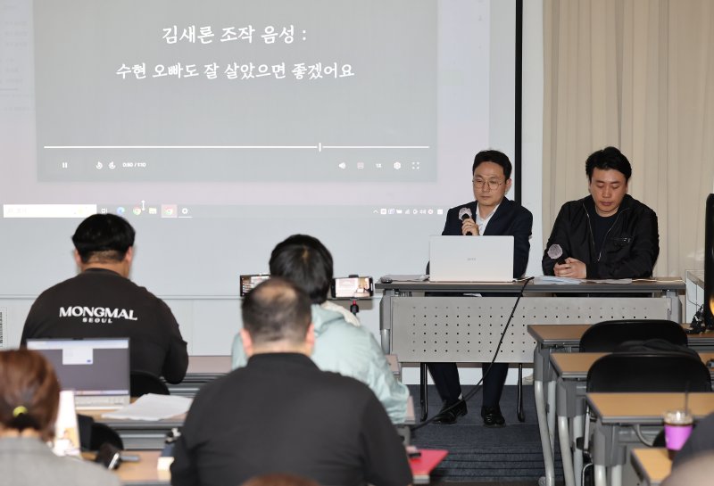 유튜버 이진호(왼쪽)와 은현장이 7일 오후 서울 강남구 스페이스쉐어에서 故김새론 유족 측 변호인과 가로세로연구소가 진행한 기자회견을 반박하는 기자회견을 하고 있다. 2025.5.7/뉴스1 ⓒ News1 장수영 기자