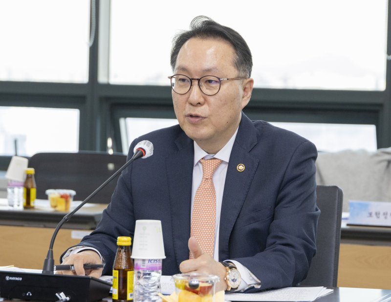 [세종=뉴시스] 박민수 보건복지부 제2차관이 지난 2월 27일 2025년 제4차 건강보험정책심의위원회를 개최했다.(사진=보건복지부) *재판매 및 DB 금지