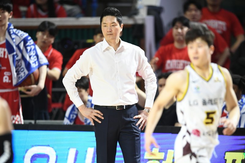 [서울=뉴시스] 프로농구 서울 SK의 전희철 감독. (사진=KBL. 제공) *재판매 및 DB 금지