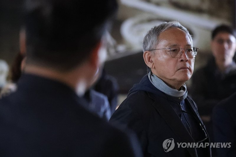 문화도시 사업 계획 듣는 유인촌 장관 (출처=연합뉴스)