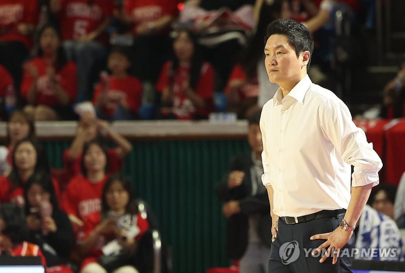 경기 지켜보는 전희철 감독 (출처=연합뉴스)