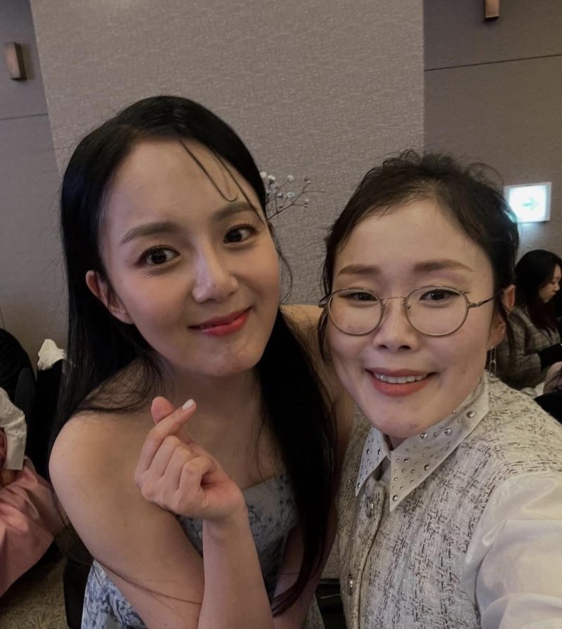박슬기, '20년 지기' 강은비 결혼식서 깜짝 축가