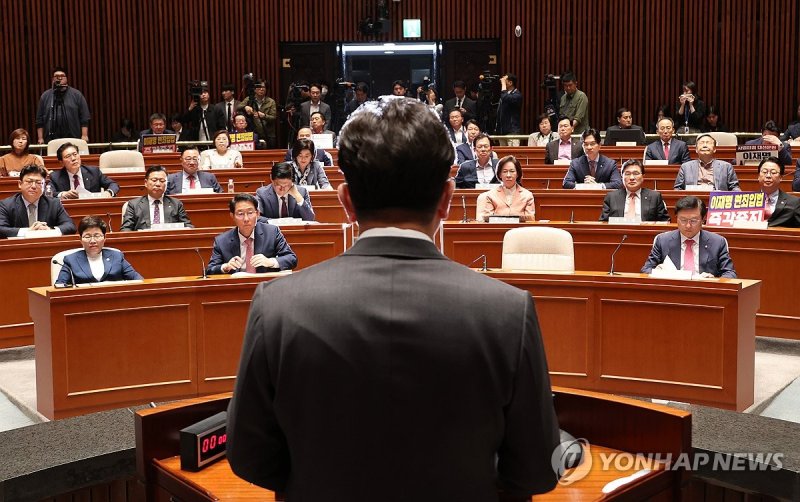 "간곡히, 간곡히 엎드려 부탁드립니다" (출처=연합뉴스)