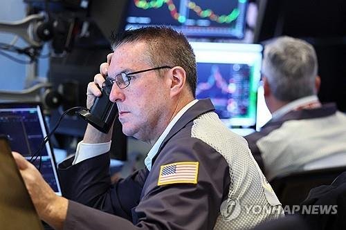뉴욕증권거래소의 트레이더 (출처=연합뉴스)