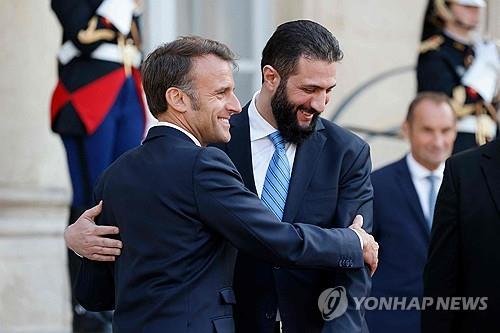 엘리제궁 방문한 시리아 대통령 (출처=연합뉴스)