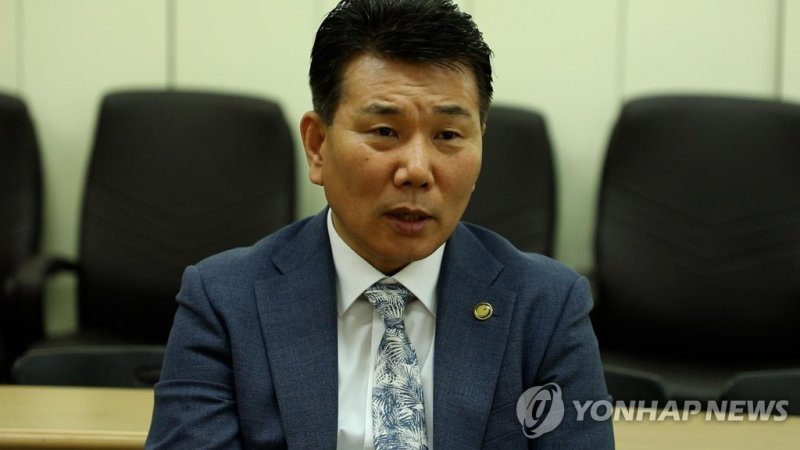 연합뉴스와 인터뷰 중인 서기원 실종아동찾기협회 대표 (출처=연합뉴스)