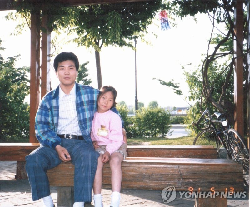 서기원 실종아동찾기협회 대표와 실종 전 딸 희영 (출처=연합뉴스)