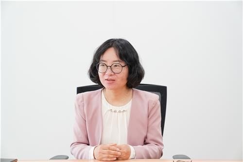연합뉴스와 인터뷰 중인 김민정 한국미혼모가족협회 대표 (출처=연합뉴스)