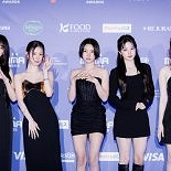 ′저작권료 月 10억′ 전소연, 차 지붕에서 ′파격′ 비키니…무슨 일?