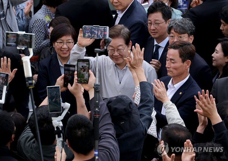익산시 찾은 이재명 후보 (출처=연합뉴스)