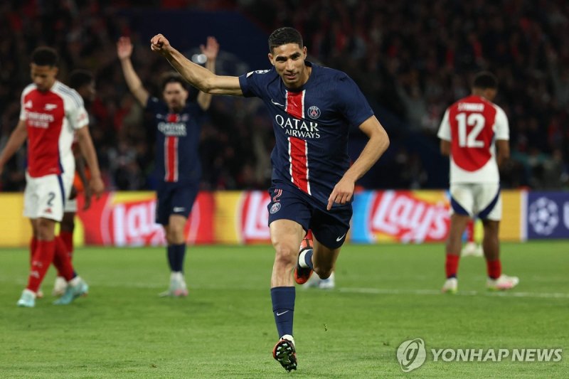 결승골을 터트린 PSG 하키미가 환호하는 모습. (출처=연합뉴스)