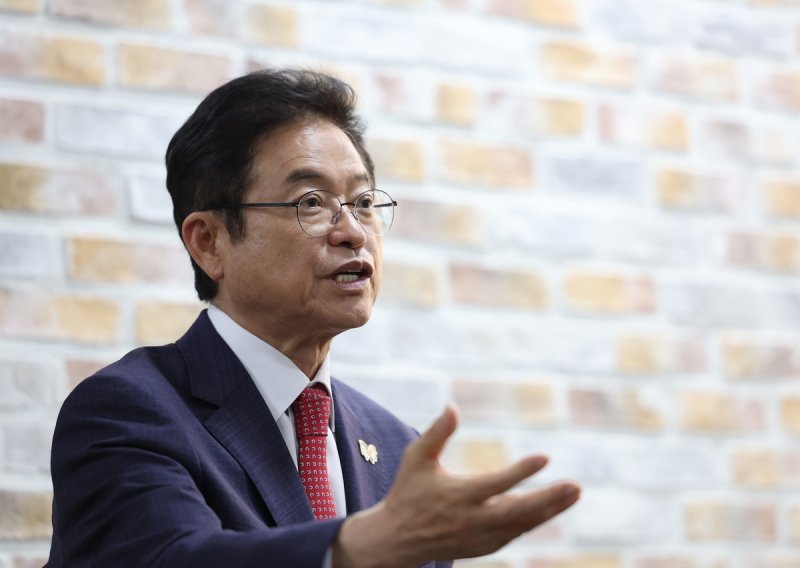 연합뉴스와 인터뷰하는 이철우 경북지사 (출처=연합뉴스)