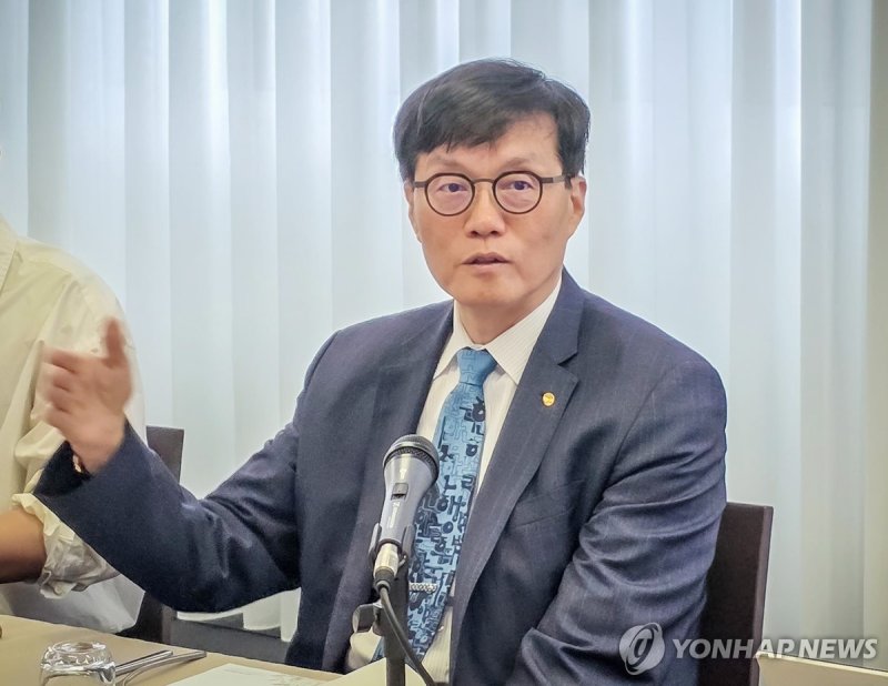 기자간담회 하는 이창용 한은 총재 (출처=연합뉴스)