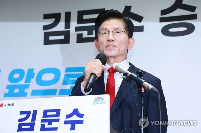선거 캠프 사무실서 긴급 기자회견 연 김문수 후보 (출처=연합뉴스)