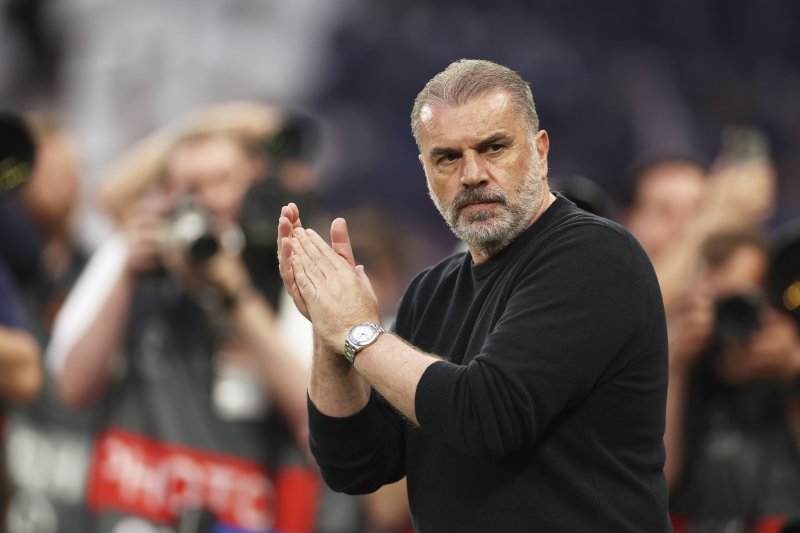 [런던=AP/뉴시스] 잉글랜드 프로축구 프리미어리그(EPL) 토트넘 홋스퍼의 안지 포스테코글루 감독. 2025. 5. 1.