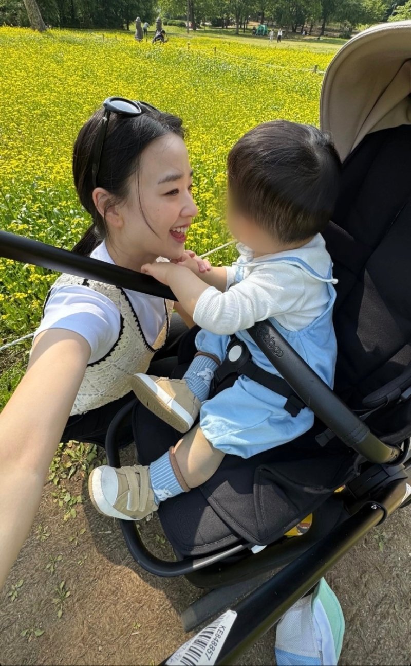'금융인♥' 손연재, 1살 子과 나들이…특급 귀요미