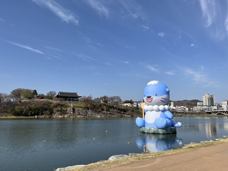 진주 남강에 전시된 하모(진주시 제공. 재판매 및 DB금지).