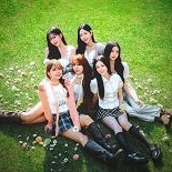 ′내년 데뷔 10주년′ 모모랜드, 새 소속사서 2년 만에 완전체 활동
