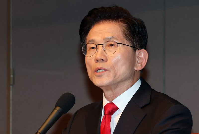 김문수 국민의힘 대선 후보가 8일 서울 중구 프레스센터에서 열린 관훈클럽 토론에 참석해 기조연설을 하고 있다. 2025.5.8/뉴스1 ⓒ News1 박세연 기자