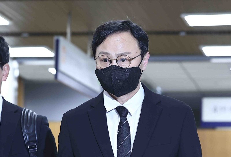 [서울=뉴시스] 김근수 기자 = 류광진 티몬 대표가 지난달 8일 티메프 미정산 사태 초래 혐의로 서울 서초구 서울중앙지방법원에서 열린 1차 공판에 출석하고 있다. 2025.04.08. ks@newsis.com