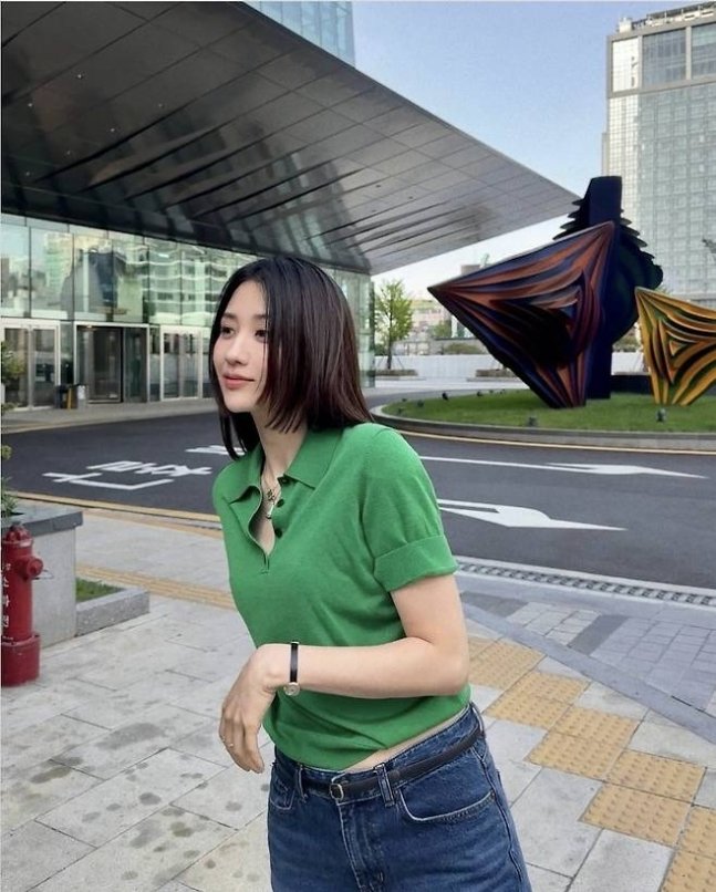 카라 니트부터 벨트 포인트까지…박하선의 '초여름룩'