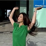 카라 니트부터 벨트 포인트까지…박하선의 ′초여름룩′