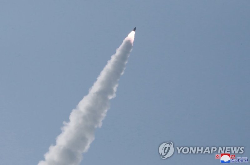 日 "北 발사 미사일 한발은 변칙궤도 가능성" (출처=연합뉴스)