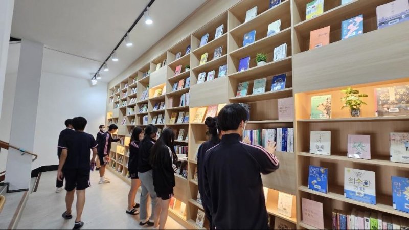 [서울=뉴시스] 학교 도서관 모습. (사진= 개운중학교 제공) *재판매 및 DB 금지