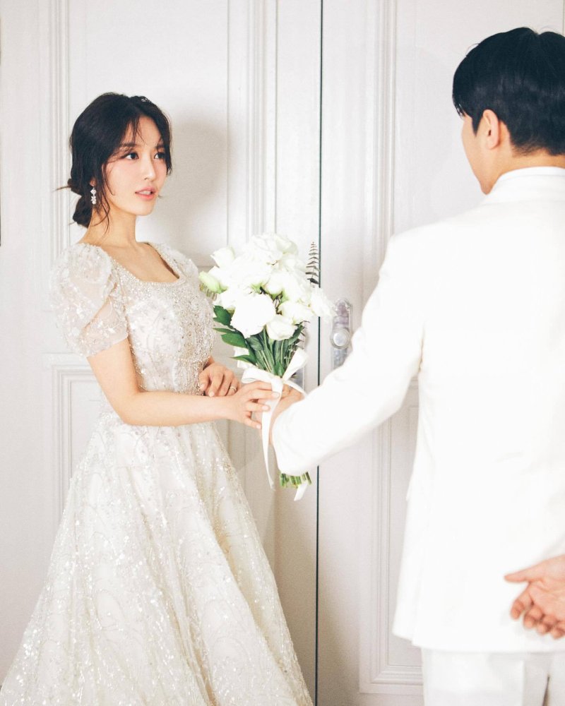 '28세 AOA 출신' 찬미, 6월 결혼 "내 곁 지켜준 고마운 사람"