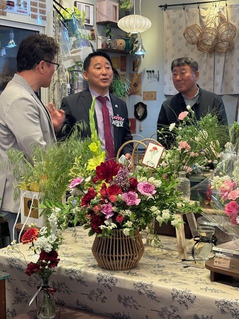 서철모 서구청장이 골목형상점가를 시찰하고 있다.(서구청 제공. 재판매 및 DB 금지)/뉴스1