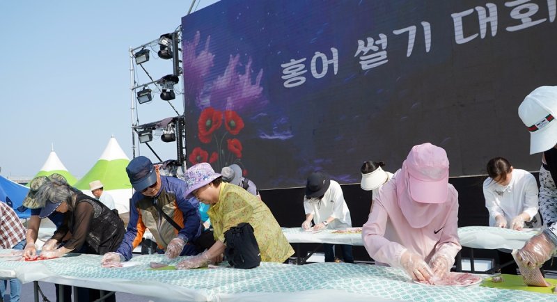 홍어 예쁘게 썰기 (출처=연합뉴스)