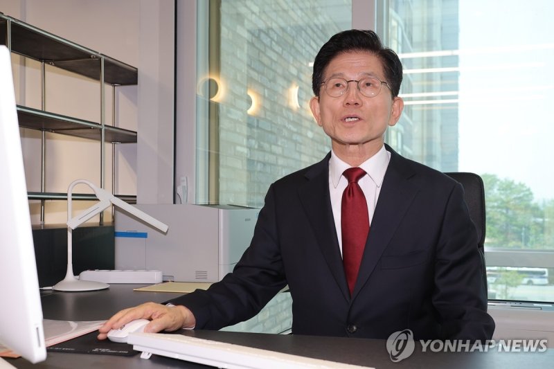 당사 대선 후보 사무실서 집무 보는 김문수 (출처=연합뉴스)