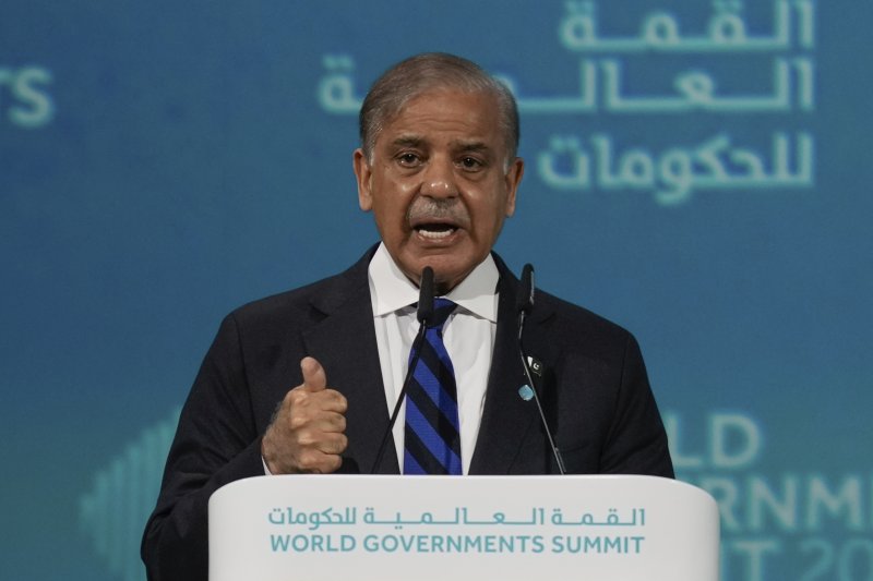 [두바이=AP/뉴시스]셰바즈 샤리프 파키스탄 총리가 지난 2월 11일(현지 시간) 아랍에미리트(UAE) 두바이에서 열린 세계정부정상회의에서 연설하고 있다. 2025.05.08.