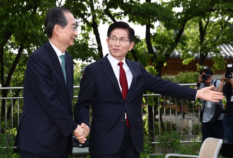 "내가 당이다" 강조한 김문수, 국힘 내부 "당원 여론 무시하나"