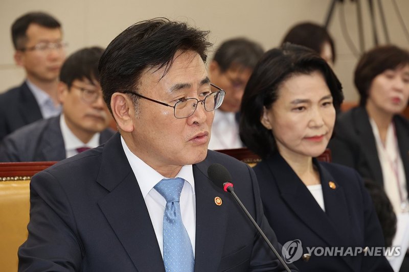 답하는 유상임 과학기술정보통신부 장관 (출처=연합뉴스)