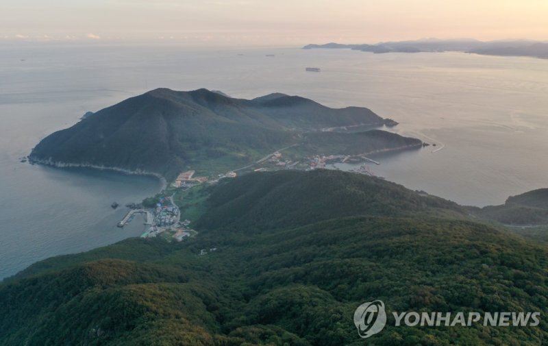 가덕도 연대봉에서 바라본 가덕도신공항 예정 부지 (출처=연합뉴스)