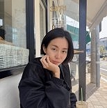 유이, 살이 쪽 빠진 근황…청초한 미모