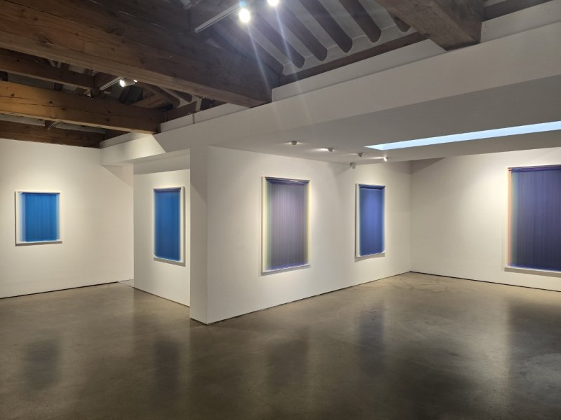 장승택의 개인전 '겹 회화: 거의 푸르른(Layered Painting: Almost Blue)' 전시 전경. 뉴스1