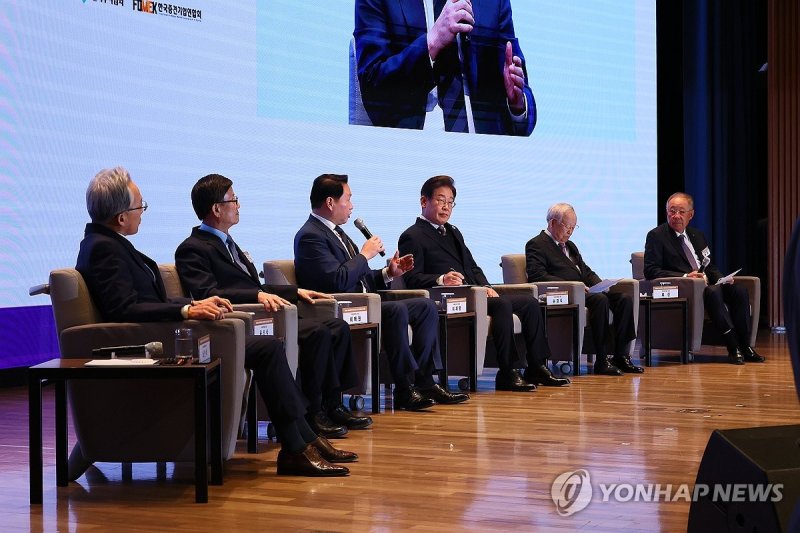 정책 제언하는 최태원 대한상의 회장 (출처=연합뉴스)