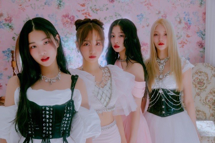 '큐피드' 활동 시절의 4인조 피프티피프티 (출처=연합뉴스)
