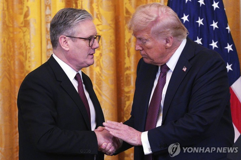 트럼프 대통령과 키어 스타머 영국 총리 (출처=연합뉴스)