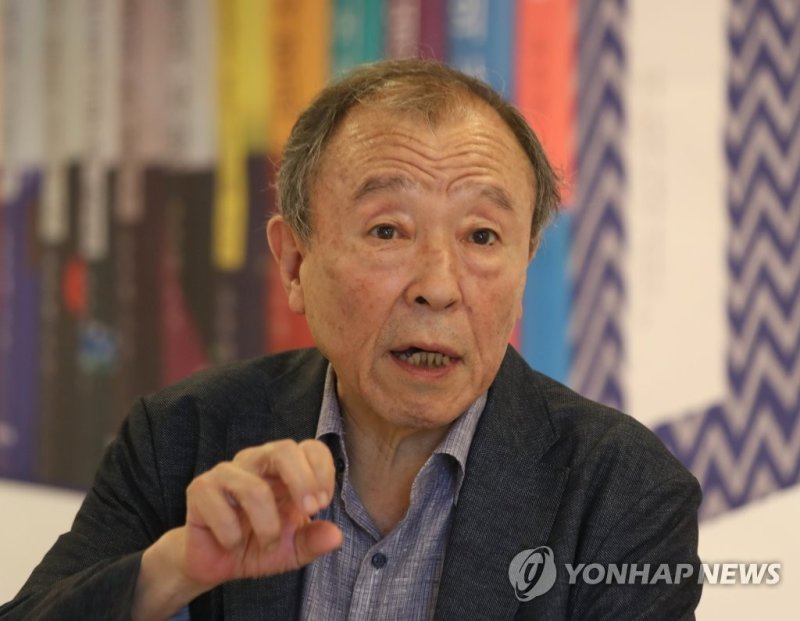 인사말 하는 윤후명 (출처=연합뉴스)