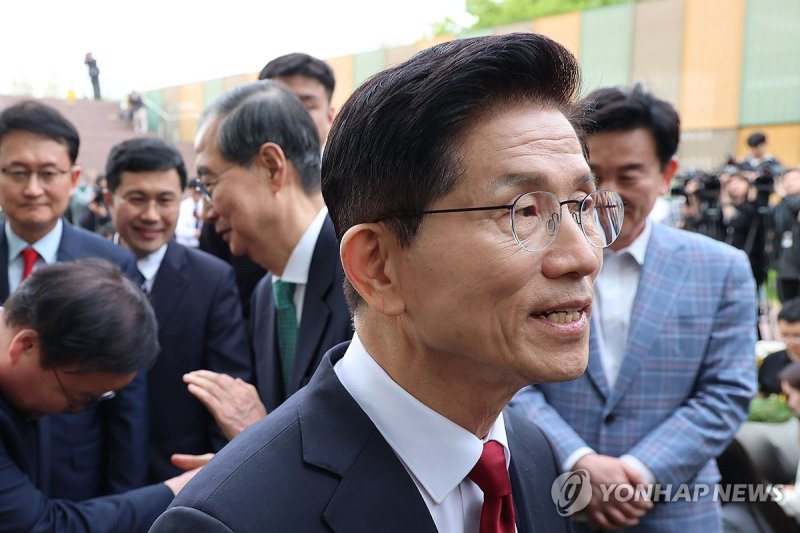 회동 마치고 인사하는 김문수-한덕수 (출처=연합뉴스)