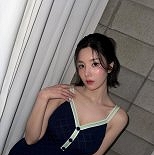 ′워터밤 여신′ 권은비, 몸매 훤히 비치는 ′아찔′ 수영복 자태