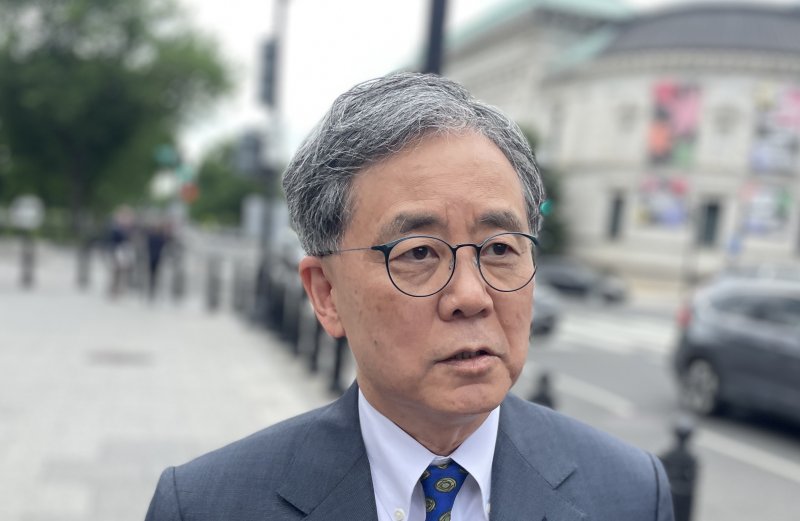 [워싱턴=뉴시스]이재명 더불어민주당 대선 후보 외교·안보보좌관인 김현종 전 청와대 국가안보실 2차장이 8일(현지 시간) 미국 워싱턴DC 백악관을 찾아 도널드 트럼프 행정부 고위관료들과 회담한 후 관련 내용을 밝히고 있다. 2025.05.09.