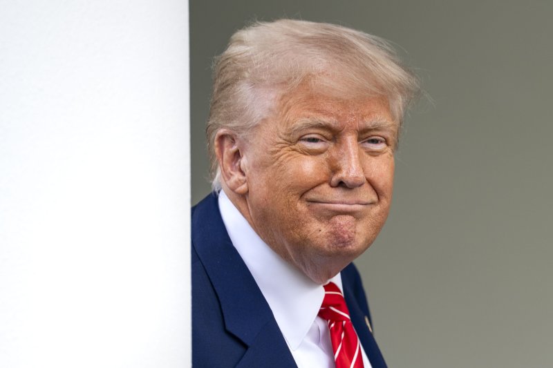 도널드 트럼프 미국 대통령이 8일(현지시간) 백악관 대통령 집무실 웨스트 팅에서 익살스러운 표정을 짓고 있다. UPI연합뉴스