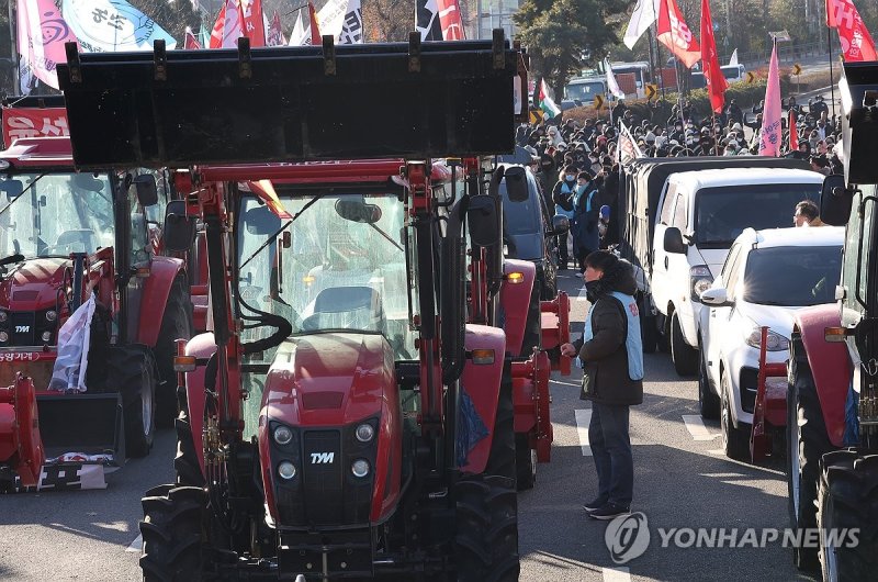 전농, 트랙터 상경 시위 (출처=연합뉴스)