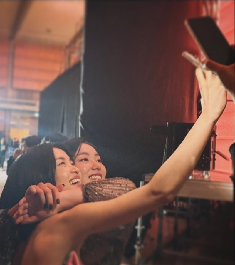 [서울=뉴시스] 왼쪽부터 김태리, 전여빈. (사진=전여빈 인스타그램 캡처) 2025.05.08. photo@newsis.com *재판매 및 DB 금지