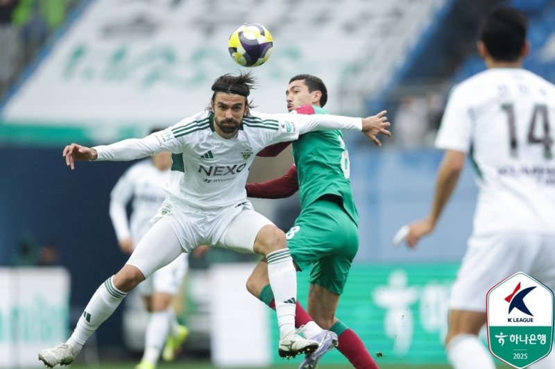 전북 콤파뇨(왼쪽)(한국프로축구연맹 제공)